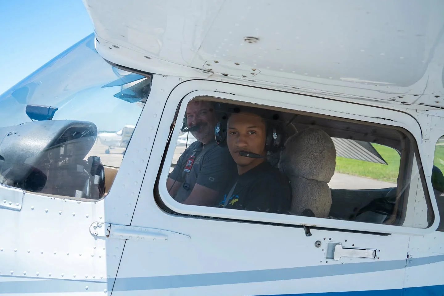 Graphic of HAA Student in plane